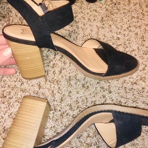 Black heels / wedges